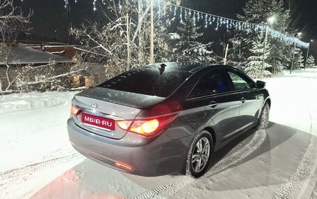 Hyundai Sonata VI, 2011 год, 900 000 рублей, 9 фотография