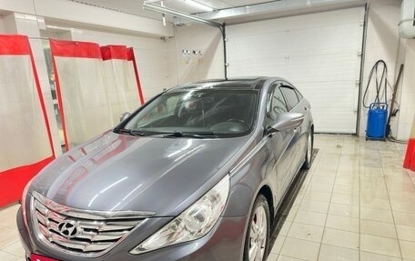 Hyundai Sonata VI, 2011 год, 900 000 рублей, 17 фотография
