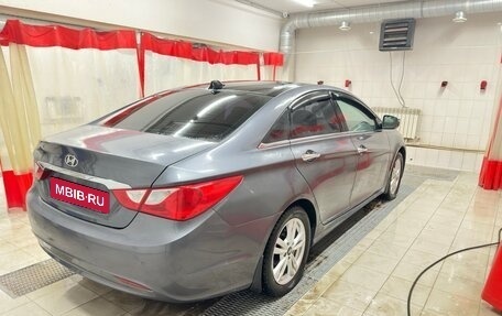 Hyundai Sonata VI, 2011 год, 900 000 рублей, 23 фотография