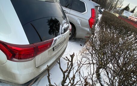 Mitsubishi Outlander III рестайлинг 3, 2019 год, 2 050 000 рублей, 4 фотография