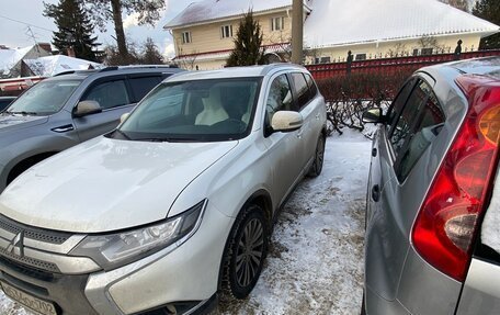 Mitsubishi Outlander III рестайлинг 3, 2019 год, 2 050 000 рублей, 3 фотография
