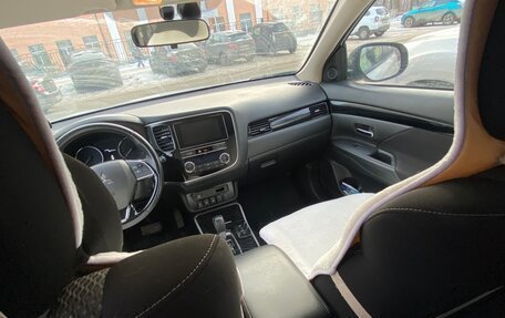 Mitsubishi Outlander III рестайлинг 3, 2019 год, 2 050 000 рублей, 7 фотография