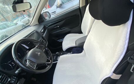 Mitsubishi Outlander III рестайлинг 3, 2019 год, 2 050 000 рублей, 9 фотография