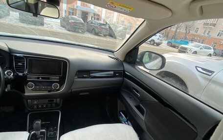 Mitsubishi Outlander III рестайлинг 3, 2019 год, 2 050 000 рублей, 11 фотография