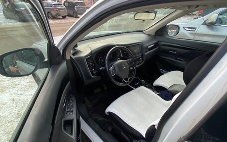 Mitsubishi Outlander III рестайлинг 3, 2019 год, 2 050 000 рублей, 10 фотография