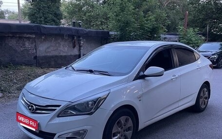 Hyundai Solaris II рестайлинг, 2015 год, 900 000 рублей, 5 фотография