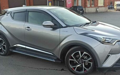 Toyota C-HR I рестайлинг, 2017 год, 2 500 000 рублей, 2 фотография