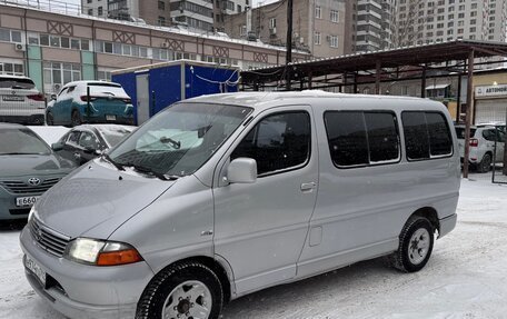 Toyota HiAce, 2004 год, 695 000 рублей, 3 фотография