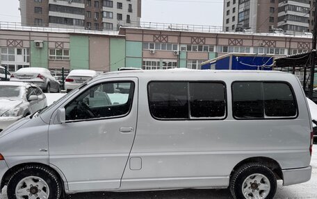 Toyota HiAce, 2004 год, 695 000 рублей, 4 фотография