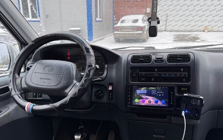 Toyota HiAce, 2004 год, 695 000 рублей, 16 фотография