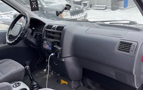 Toyota HiAce, 2004 год, 695 000 рублей, 17 фотография