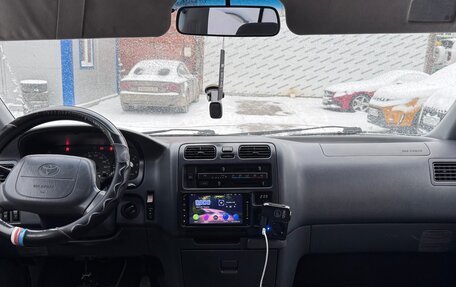 Toyota HiAce, 2004 год, 695 000 рублей, 13 фотография