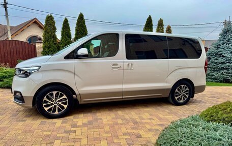 Hyundai Grand Starex Grand Starex I рестайлинг 2, 2019 год, 3 850 000 рублей, 3 фотография