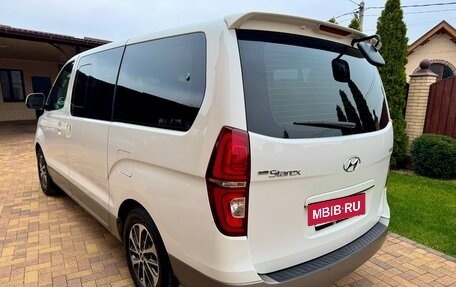 Hyundai Grand Starex Grand Starex I рестайлинг 2, 2019 год, 3 850 000 рублей, 4 фотография