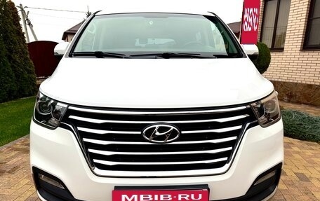 Hyundai Grand Starex Grand Starex I рестайлинг 2, 2019 год, 3 850 000 рублей, 2 фотография