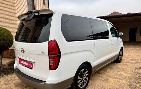 Hyundai Grand Starex Grand Starex I рестайлинг 2, 2019 год, 3 850 000 рублей, 6 фотография