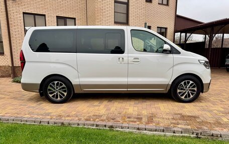 Hyundai Grand Starex Grand Starex I рестайлинг 2, 2019 год, 3 850 000 рублей, 7 фотография