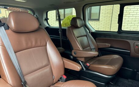 Hyundai Grand Starex Grand Starex I рестайлинг 2, 2019 год, 3 850 000 рублей, 14 фотография