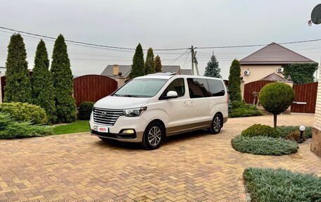 Hyundai Grand Starex Grand Starex I рестайлинг 2, 2019 год, 3 850 000 рублей, 10 фотография
