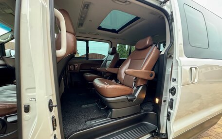Hyundai Grand Starex Grand Starex I рестайлинг 2, 2019 год, 3 850 000 рублей, 18 фотография