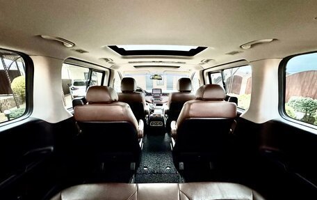 Hyundai Grand Starex Grand Starex I рестайлинг 2, 2019 год, 3 850 000 рублей, 16 фотография