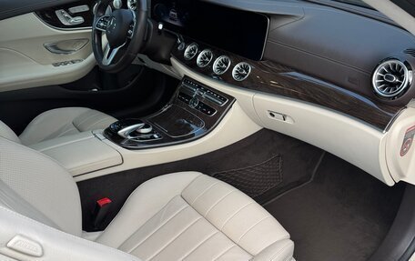 Mercedes-Benz E-Класс, 2019 год, 4 800 000 рублей, 7 фотография