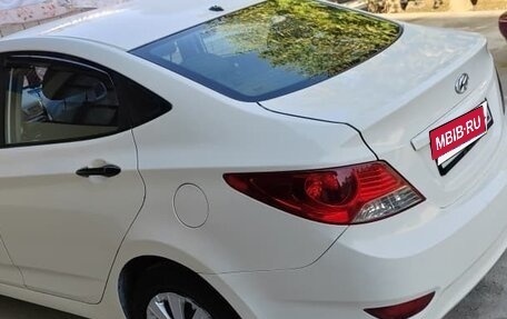 Hyundai Solaris II рестайлинг, 2012 год, 700 000 рублей, 3 фотография