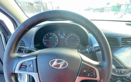 Hyundai Solaris II рестайлинг, 2014 год, 900 000 рублей, 11 фотография