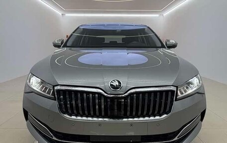 Skoda Superb III рестайлинг, 2021 год, 2 280 000 рублей, 2 фотография