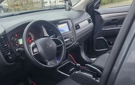 Mitsubishi Outlander III рестайлинг 3, 2018 год, 1 850 000 рублей, 6 фотография