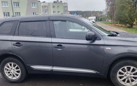 Mitsubishi Outlander III рестайлинг 3, 2018 год, 1 850 000 рублей, 3 фотография