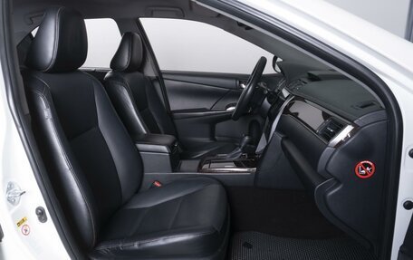 Toyota Camry, 2017 год, 2 400 000 рублей, 7 фотография