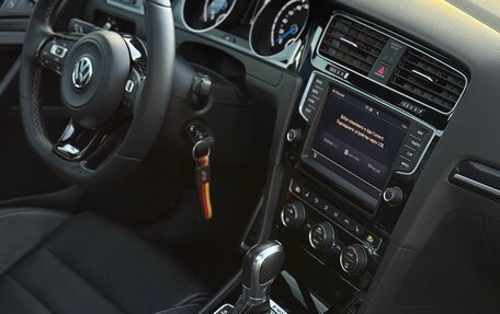 Volkswagen Golf R VII, 2016 год, 3 800 000 рублей, 27 фотография