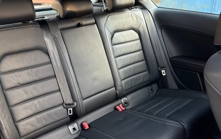 Volkswagen Golf R VII, 2016 год, 3 800 000 рублей, 26 фотография