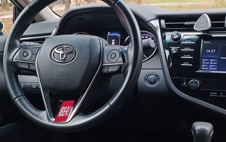 Toyota Camry, 2019 год, 2 700 000 рублей, 8 фотография