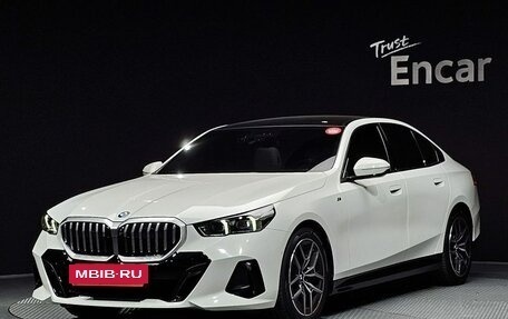 BMW 5 серия, 2025 год, 6 320 000 рублей, 2 фотография