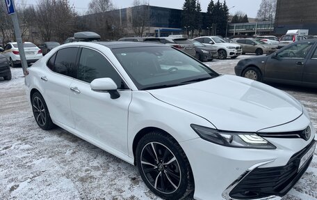 Toyota Camry, 2023 год, 3 300 000 рублей, 2 фотография