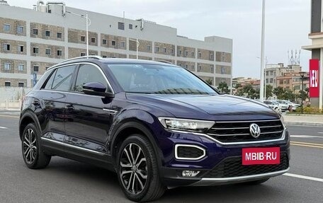 Volkswagen T-Roc I, 2022 год, 1 590 000 рублей, 1 фотография