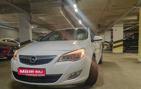 Opel Astra J, 2011 год, 800 000 рублей, 1 фотография