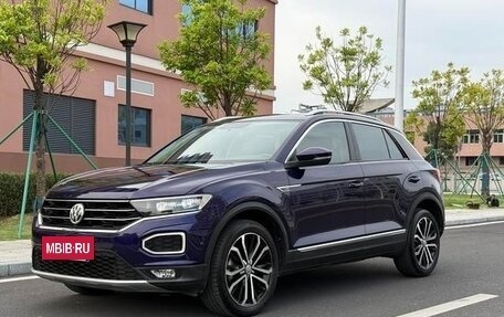 Volkswagen T-Roc I, 2022 год, 1 590 000 рублей, 3 фотография