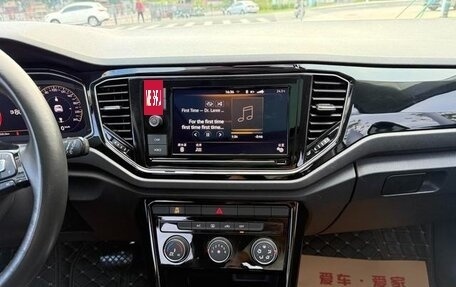 Volkswagen T-Roc I, 2022 год, 1 590 000 рублей, 9 фотография