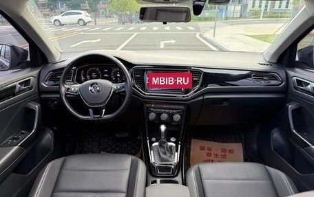 Volkswagen T-Roc I, 2022 год, 1 590 000 рублей, 11 фотография