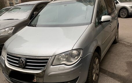 Volkswagen Touran III, 2007 год, 400 000 рублей, 2 фотография