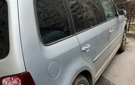 Volkswagen Touran III, 2007 год, 400 000 рублей, 3 фотография