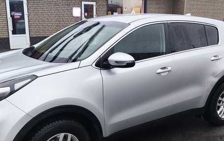 KIA Sportage IV рестайлинг, 2018 год, 2 000 000 рублей, 2 фотография