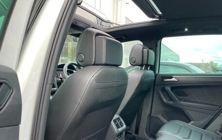 Volkswagen Tiguan II, 2021 год, 2 710 000 рублей, 12 фотография