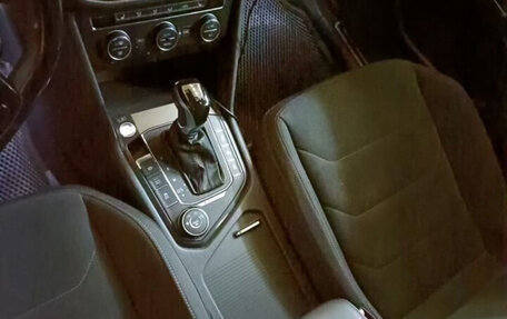 Volkswagen Tiguan II, 2018 год, 2 600 000 рублей, 8 фотография