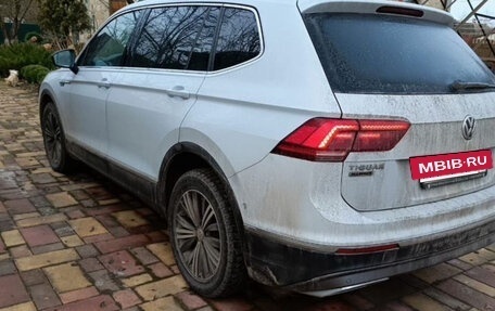 Volkswagen Tiguan II, 2018 год, 2 600 000 рублей, 3 фотография