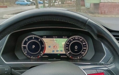 Volkswagen Tiguan II, 2018 год, 2 600 000 рублей, 4 фотография