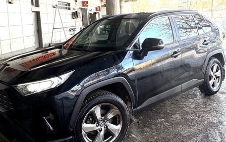 Toyota RAV4, 2020 год, 3 300 000 рублей, 3 фотография